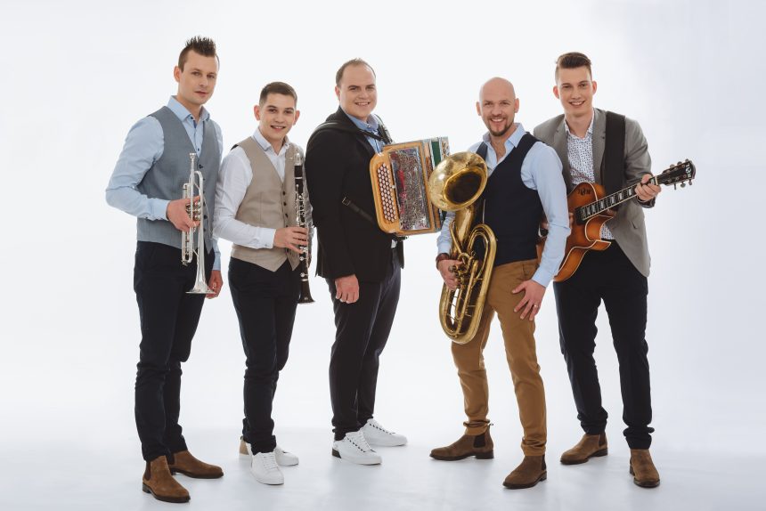 8. Novoletnice, Simpl band, osebni arhiv SILVESTROVANJE: SIMPL BAND